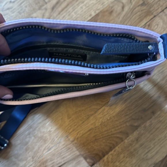 NWT.  Cute Purple purse. Adjustable strap - Picture 4 of 5